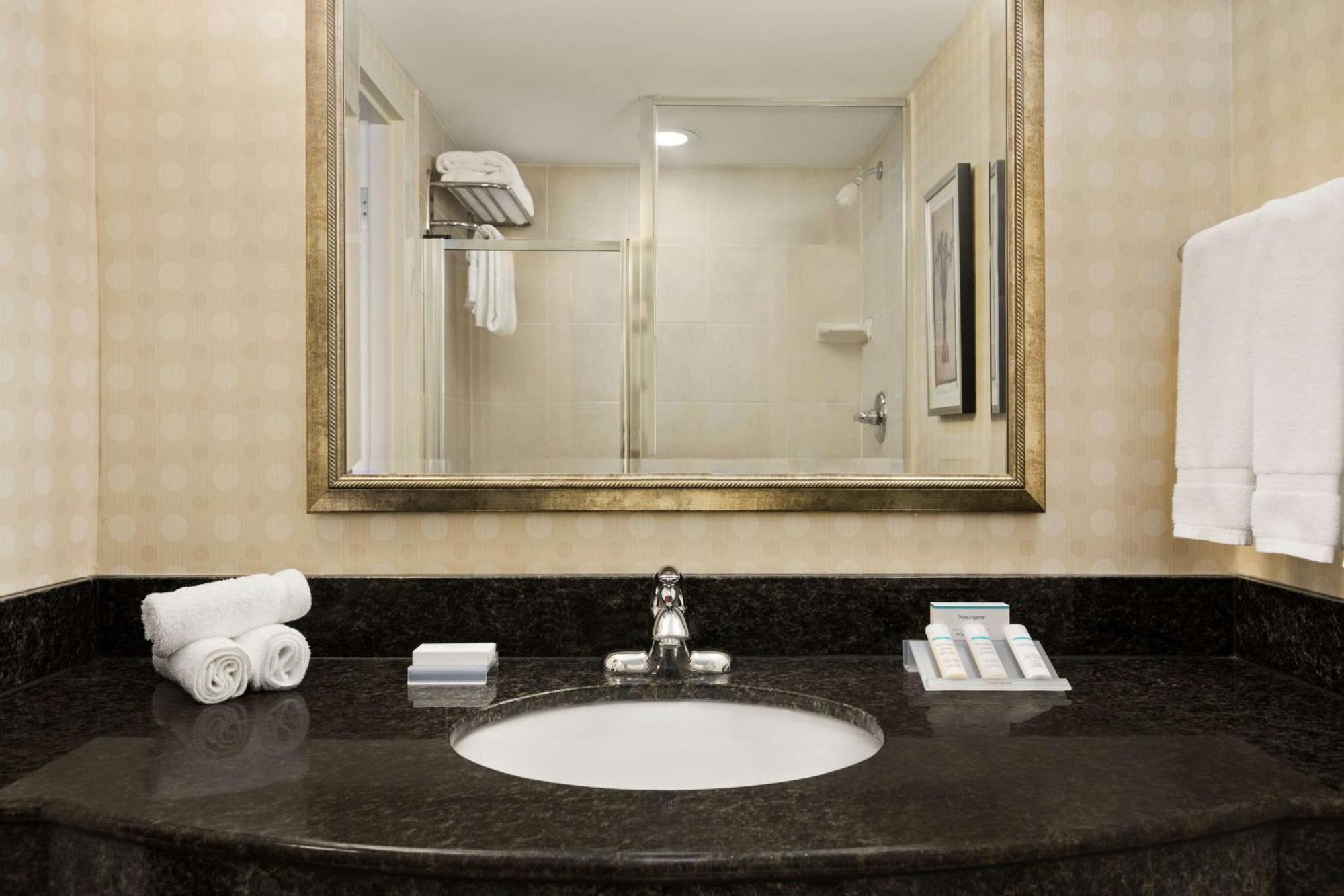 Hilton Garden Inn Toronto/Vaughan Exterior foto